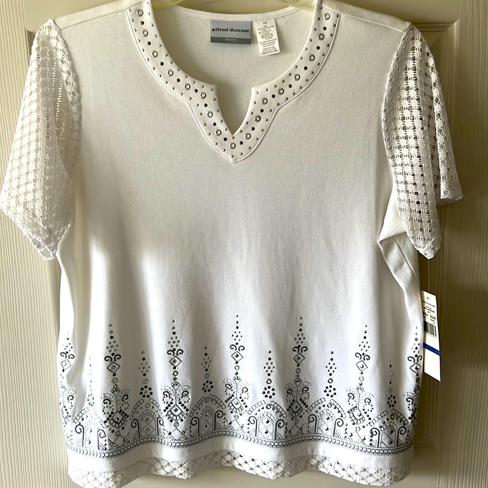 Alfred Dunner, PXL  White top with Gray /Silver metal creating a design bottom.
